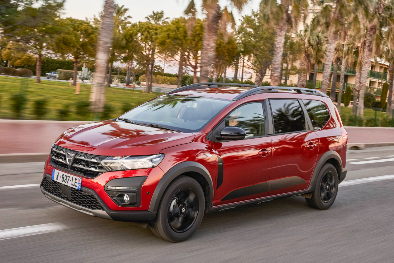 Il ya l'espace pour tout le monde dans cette voiture - Location Dacia Jogger pour 7 personnes